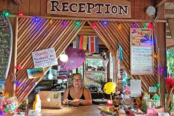 reception-cascada-verde-hostel-uvita-600